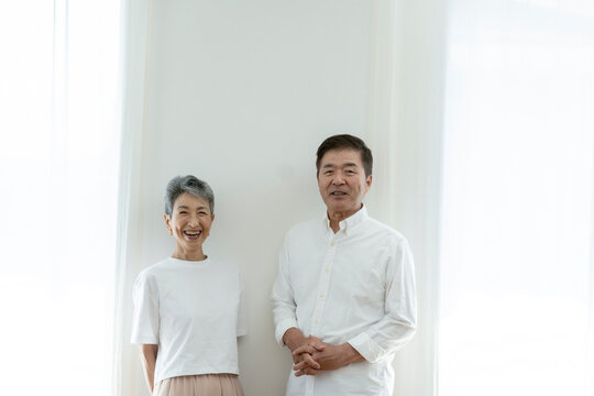 60代日本人シニア夫婦のポートレート