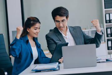 Obraz premium Professionals listening to a discussion in an office