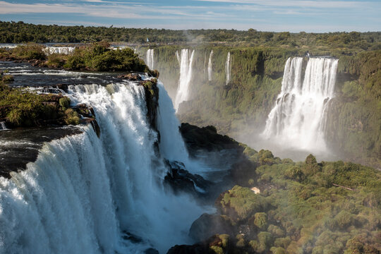 Beautiful view to waterfalls in Igua&ccedil;u, between Brazil and Argentina