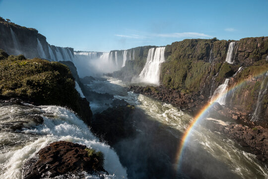 Beautiful view to waterfalls in Igua&ccedil;u, between Brazil and Argentina