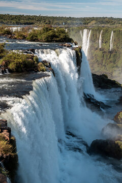 Beautiful view to waterfalls in Igua&ccedil;u, between Brazil and Argentina