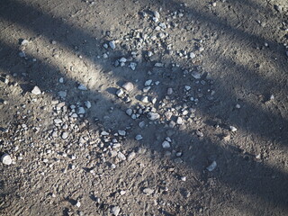 Kamyki , żwir, cień na drodze. © EwaAF