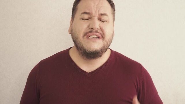 A man swears and argues with his interlocutor