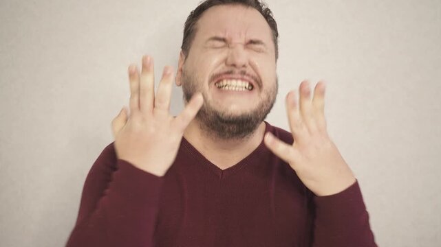 A man swears and argues with his interlocutor