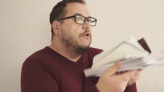 A man swears and argues with his interlocutor