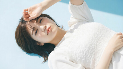 Naklejka premium Happy young Japanese woman smiling at camera and pointing upwards with both hands
