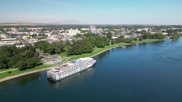 Central Richland, WA - Riverboat - Columbia River