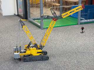 Obraz premium Yellow lego crawler crane model