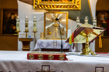 Konfesjonał w kościele katolickim do spowiedzi świętej. Kościół. © FotoDax