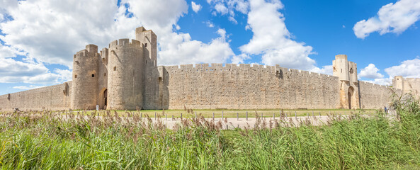 Les remparts d’Aigues-Mortes, Gard, France  © Unclesam