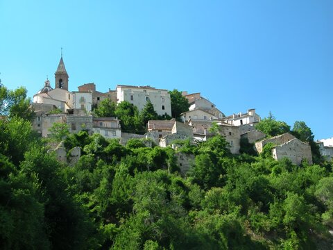 The historic hilltop village of San Benedetto in Perillis in the Abruzzo region of Italy.