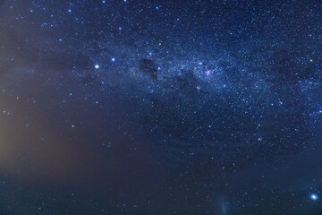 Obraz premium Serene night sky full of star and milky way galaxy over uyuni bolivia