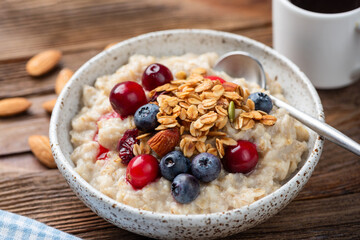 Oatmeal with berries