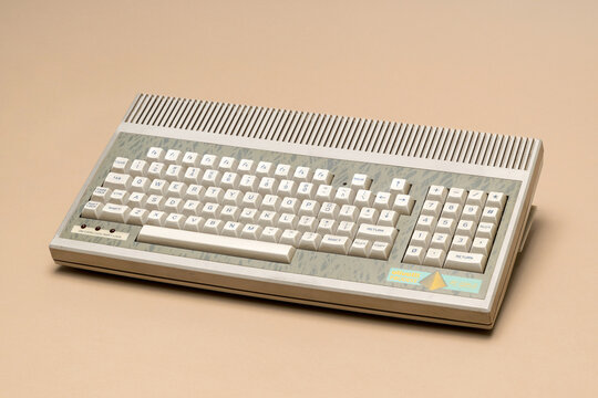 Olivetti Prodest PC 128s home computer from 1989