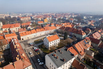 Pyskowice, miasto na Górnym Śląsku w Polsce. Rynek, panorama wczesną wiosną z lotu ptaka. © Franciszek