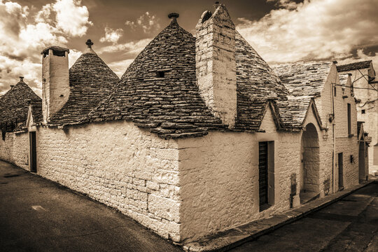 Alberobello est une petite ville des Pouilles, dans le sud de l'Italie, c&eacute;l&egrave;bre pour ses trullis.