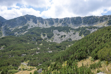 Obraz premium Landscape of Rila mountain near Granchar Lake, Bulgaria