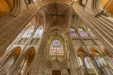 Obraz premium Auxerre Cathedral interior showing gothic architecture and vaulted ceiling