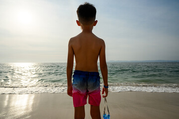 Profile portrait of a young boy looking at the sea on a sunny beach in Puerto Vallarta © alejandro