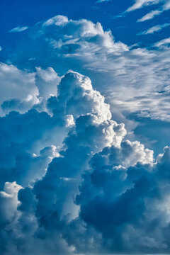 Majestic Cumulous Clouds Against a Vibrant Blue Sky - Nature's Stunning Sky Formations Explained