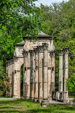 Ancient Stone Columns Amidst Lush Greenery: Discover Historic Calle Grande in Florida, Ormond Beach,USA