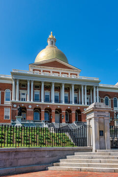 Historic Architecture of the Massachusetts State House: Explore Boston's Iconic Landmark with Its Gleaming Golden Dome, Boston, USA