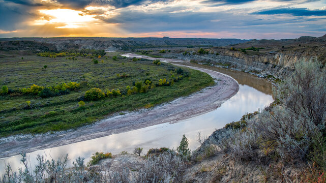 Wind Canyon Overlook in the park&rsquo;s south unit provides a view of the Little Missouri River, Theodore Roosevelt National Park, North Dakota.