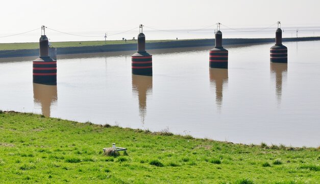 Barken und Bojen vor der Nordseek&uuml;ste Emden