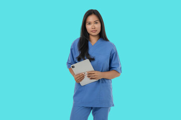 Medical worker stands with tablet in a solid color area © Atlas
