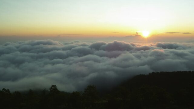 美ヶ原高原の雲海と朝日