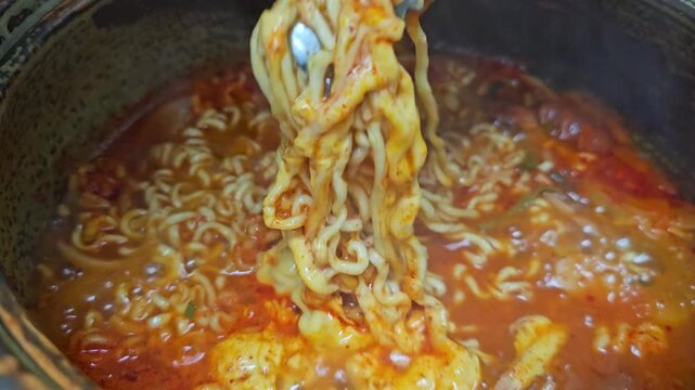A video of an army stew in a bowl, which is constantly popular with Koreans