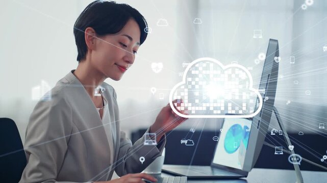 オフィスでパソコンを使う女性とクラウドネットワークのコンセプトイメージ