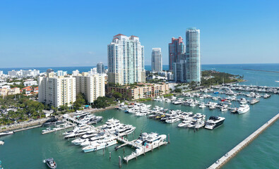 Naklejka premium Miami Beach with yachts and marina. Marina in Miami Beach Florida with boats. Miami Beach marina and Biscayne Bay. Aerial drone view of Miami Beach marina with luxury yachts.