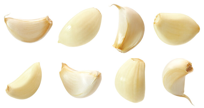 Peeled and unpeeled garlic cloves