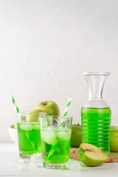 Homemade green apple lemonade cocktail