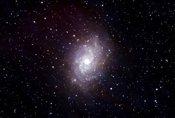 Der Dreiecksnebel, auch als Dreiecksgalaxie sowie als Triangulumnebel, Triangulumgalaxie oder Messier 33 bekannt