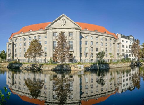 Bundesministerium der Verteidigung, Bendlerblock, Landwehrkanal, Reichpietschufer, Tiergarten. Mitte, Berlin, Deutschland