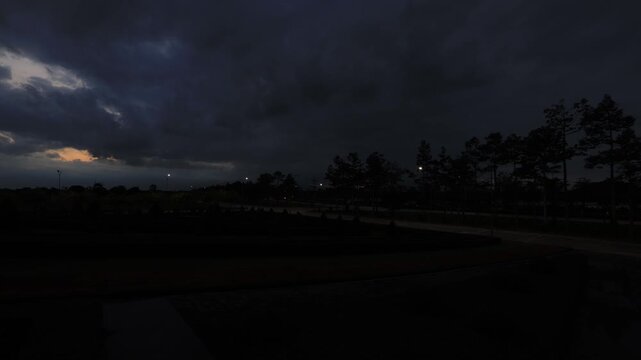 A natural video background of the sun setting over the horizon in the mountains or sea, with the colorful sky changing colors on a nice day, suitable for scenic spots and nature lovers.