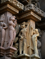 Obraz premium Stone carving bas relief sculptures on Khajuraho Temple, India.