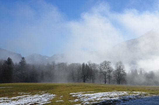 Morgennebel steigt auf in den Bergen - Berchtesgadener Land Bischofswiesen 