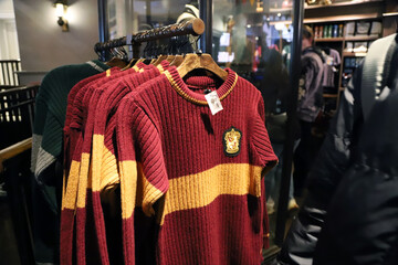Naklejka premium Harry Potter Quidditch uniform in a themed shop. Merchandise