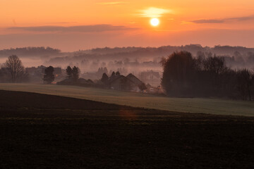 Wschód słońca nad krajobrazem – złote światło i spokojny poranek w naturze © Elżbieta Kaps