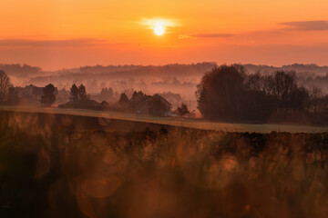 Wschód słońca nad krajobrazem – złote światło i spokojny poranek w naturze © Elżbieta Kaps