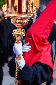 Reflections of Devotion: M&aacute;laga&rsquo;s Holy Week Sacred Rituals