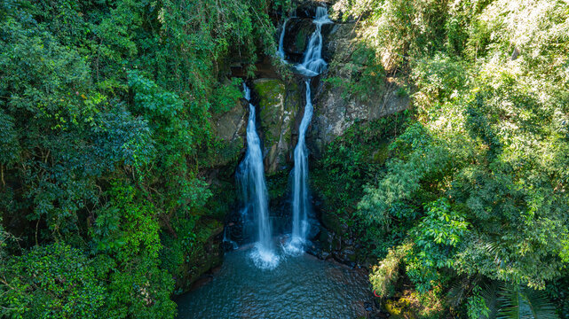 Sapan Waterfall is renowned for its tranquil forest atmosphere and cool, refreshing air. A leisurely stroll leads to the top, where two parallel streams merge, cascading over moss-covered green rocks