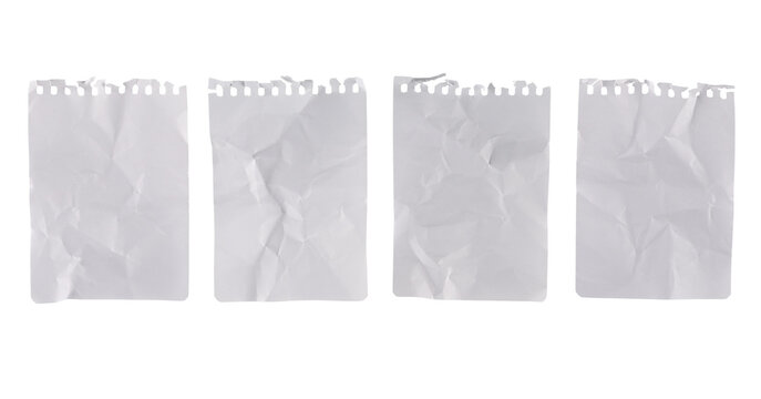 Hoja de libreta arrugada en blanco, aislada sobre fondo blanco