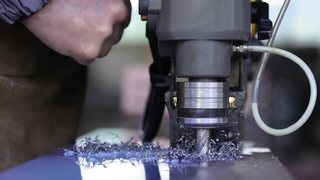 Cordless magnetic drill. Portable magnetic drill with an annular cutter for drilling steel I-beams. The annular cutter produces metal chips and is cooled by a special liquid.