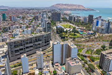 Obraz premium Aerial view of a city with many buildings under construction by the sea