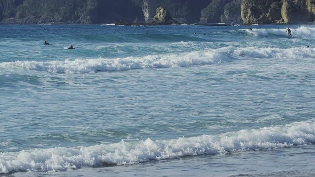 多々戸浜の波