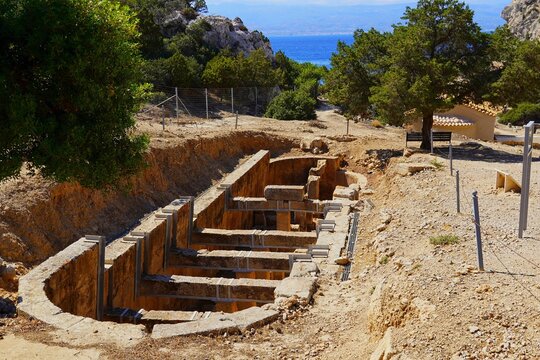 A double apsidal water cistern in the Heraion archaeological site